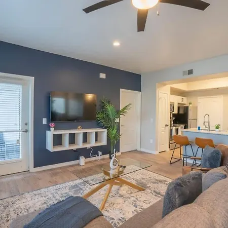 Appartamento Chic 2Bd - Midtown - Gym, Pool, W-D, Parking - Sleeps 8